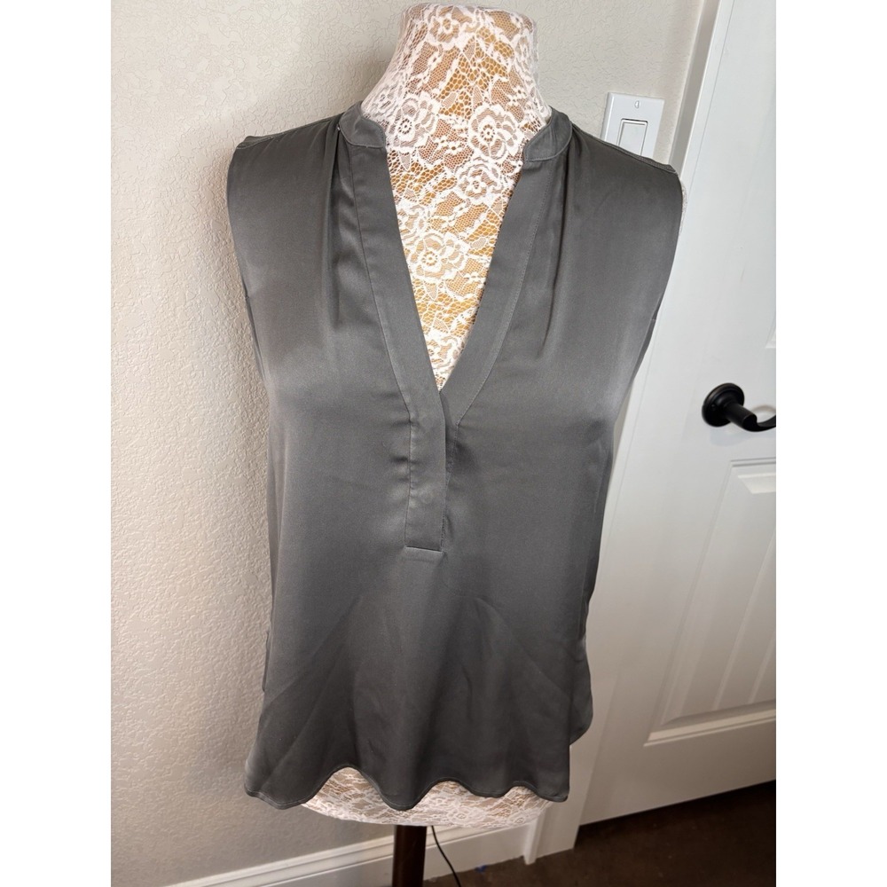 Vince Sleeveless Silk Popover Blouse Grey V Neck Size Small Top